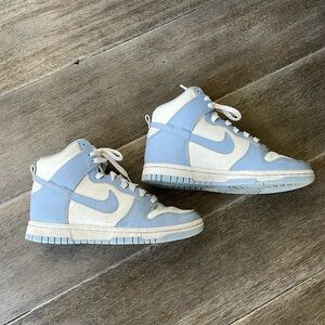 Stylish Nike Dunk High! ! Such an awesome color!!!!